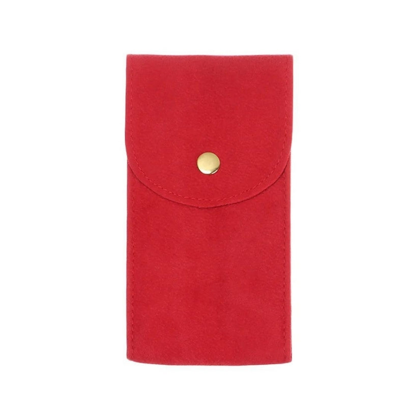Capa em veludo vermelho fabricante Fabbricantti, acessório de luxo ideal para guardar relógios exclusivos, peça elegante que combina com o estilo Old Money.